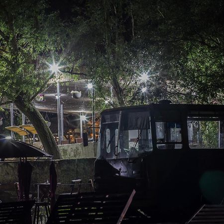 Albatros Hotel Кълъраш Екстериор снимка