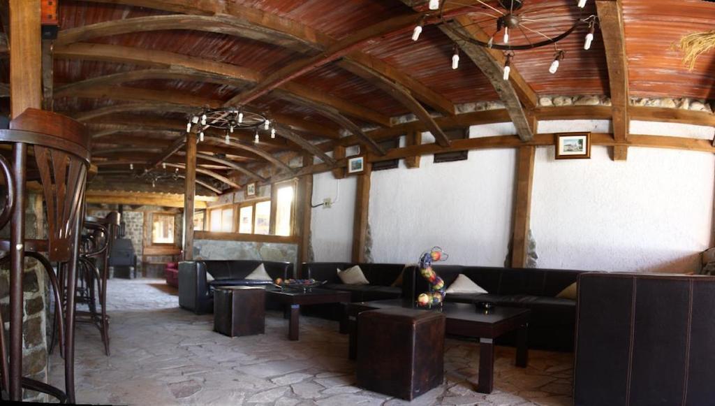 Albatros Hotel Кълъраш Екстериор снимка