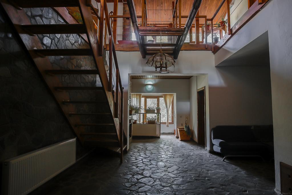 Albatros Hotel Кълъраш Екстериор снимка