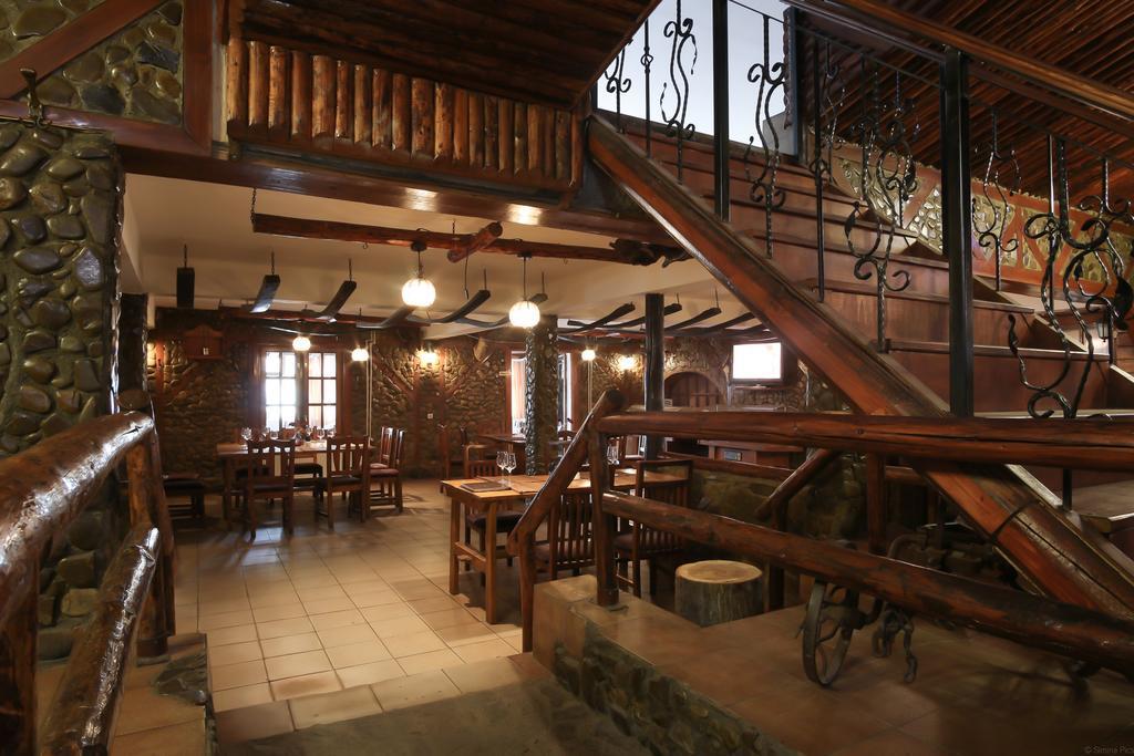 Albatros Hotel Кълъраш Екстериор снимка