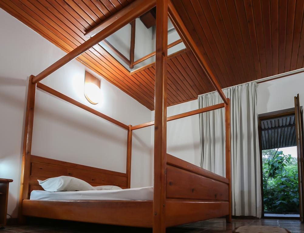Albatros Hotel Кълъраш Екстериор снимка