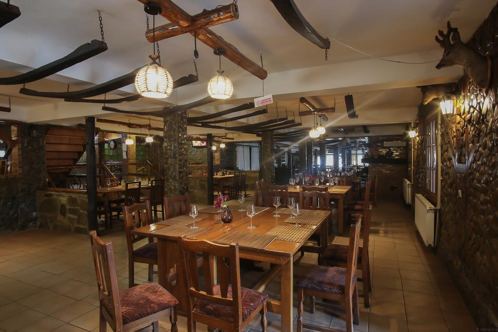 Albatros Hotel Кълъраш Екстериор снимка