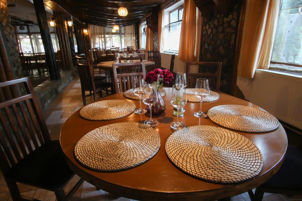 Albatros Hotel Кълъраш Екстериор снимка