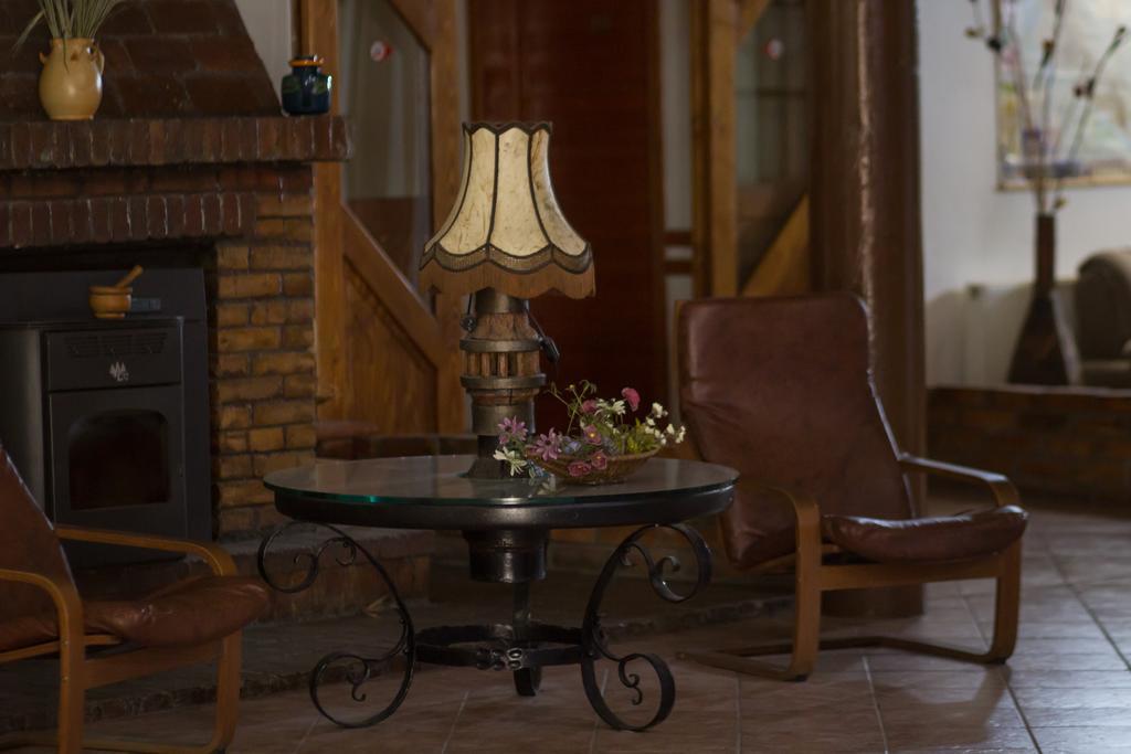 Albatros Hotel Кълъраш Екстериор снимка