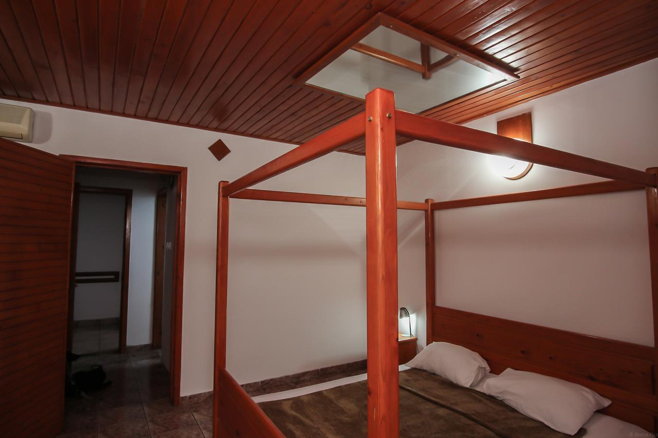 Albatros Hotel Кълъраш Екстериор снимка